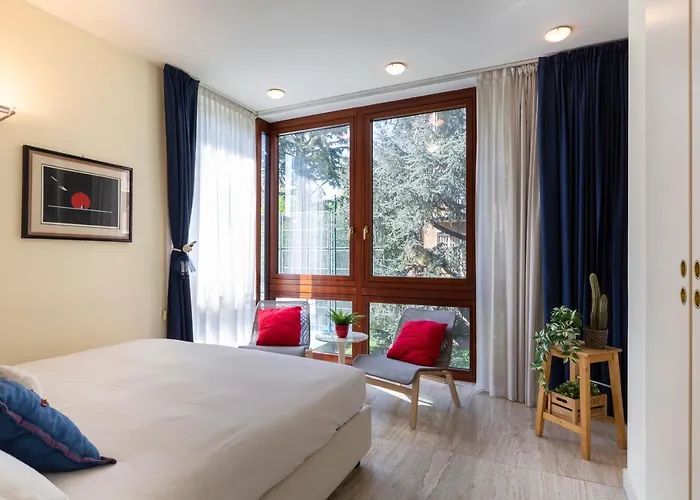 Twins - Tolstoj District ميلان