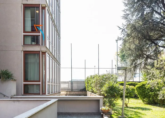 Twins - Tolstoj District ميلان