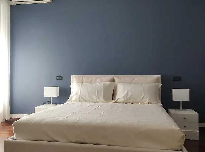 Fancy Monique Milánó