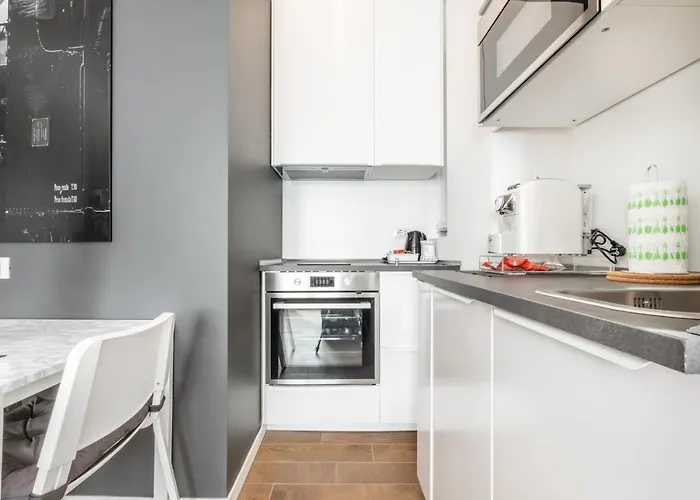 Life House-red San Siro & Duomo