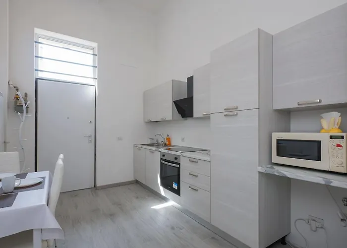 아파트 I Host - Neera 22