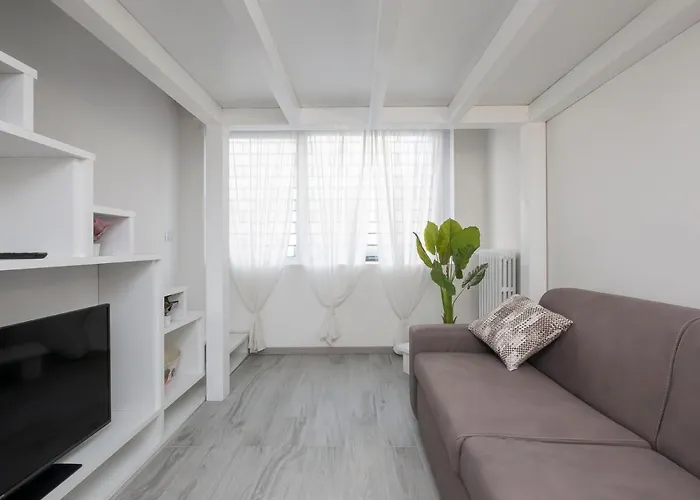 I Host - Neera 22 * 밀라노