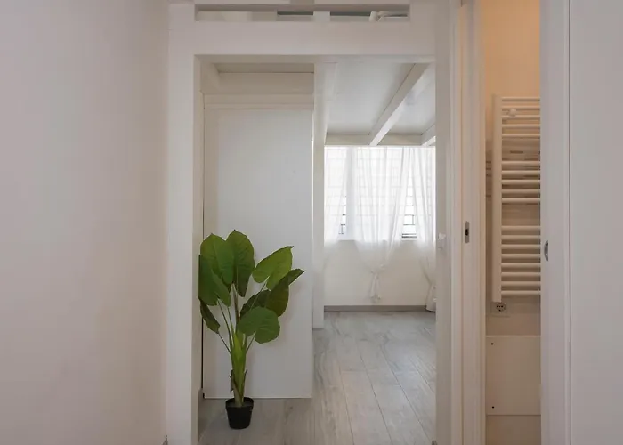 아파트 I Host - Neera 22 *