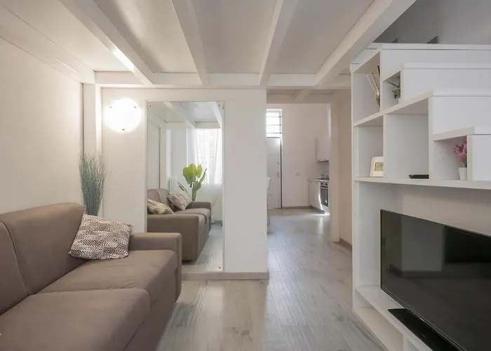 아파트 I Host - Neera 22 *