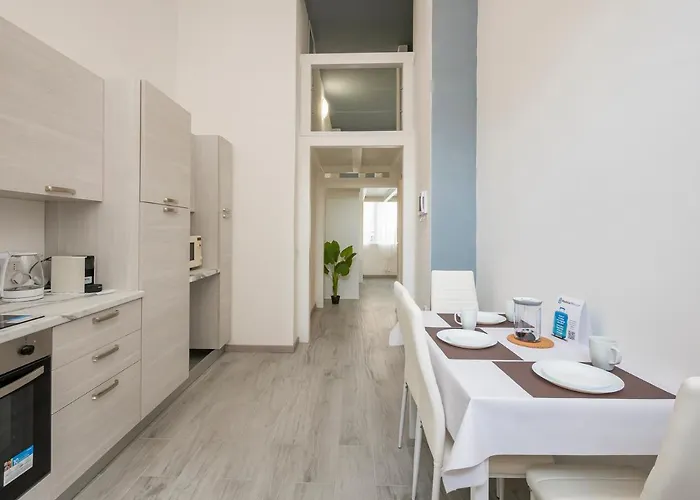 I Host - Neera 22 밀라노