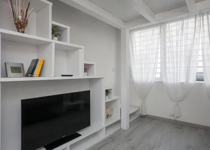 아파트 I Host - Neera 22