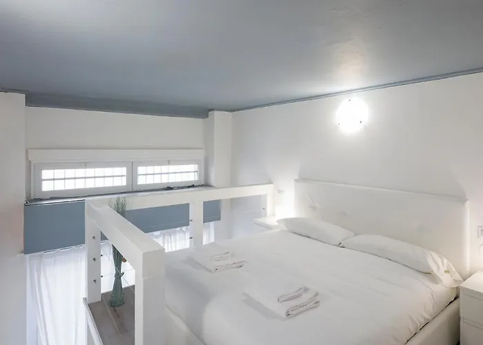 아파트 I Host - Neera 22 *