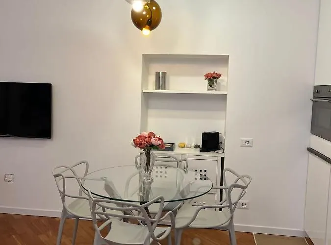 Casa Vercelli Delizioso Bilocale Moderno Nella Vecchia 아파트 *