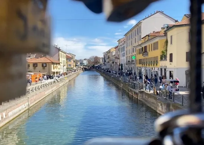 Canal View Historical Apartmán *