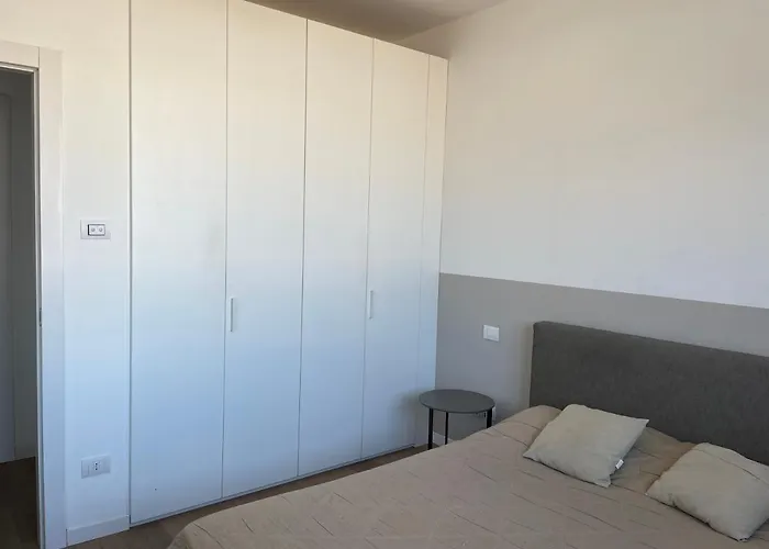 Confortevole Bilocale In Largo Marinai D'italia מילאנו