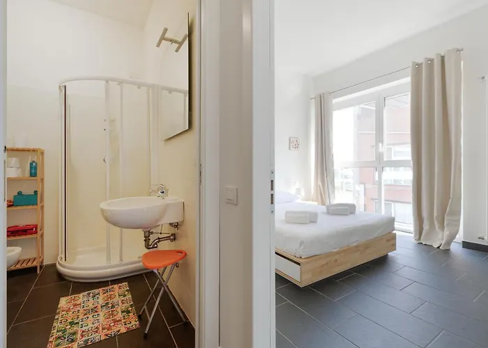 Guesthost - Industrial Design Near M4 Tolstoj Milano