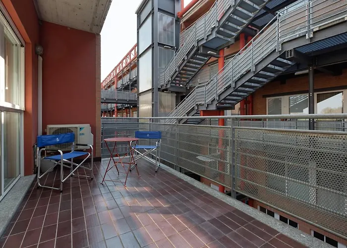 Guesthost - Industrial Design Near M4 Tolstoj *