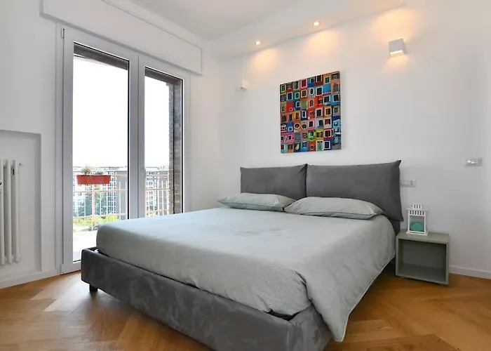 Luminoso Bilocale Con Terrazzino Milano