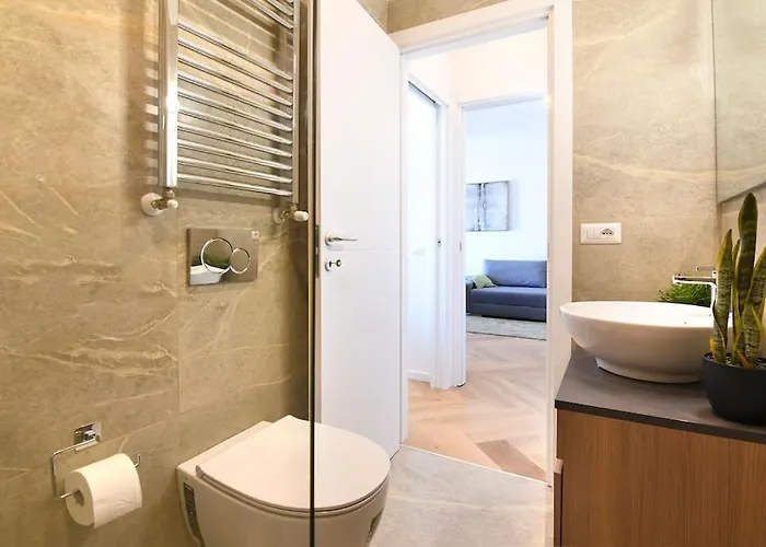 Luminoso Bilocale Con Terrazzino Milano