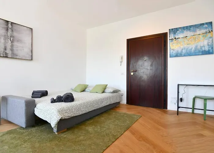 Appartamento Luminoso Bilocale Con Terrazzino Milano