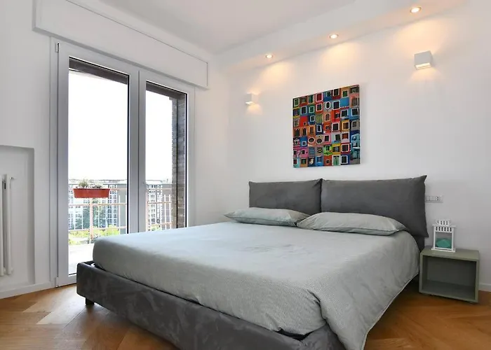 Appartamento Luminoso Bilocale Con Terrazzino Milano