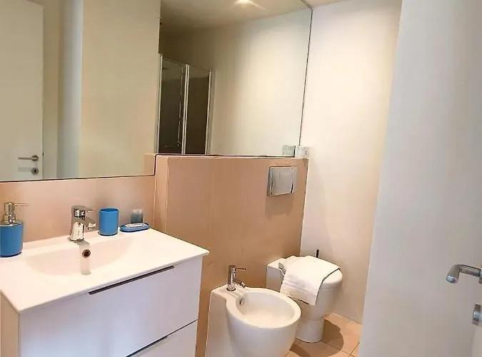 With Exclusive Terrace In Downtown With Ac,wifi,subway M1 M2 In Shopping Area Lejlighed