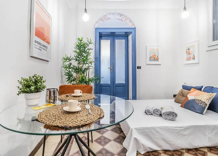 Center Elegant Flat 4-pax - Metro M1 - Fast Wifi - Ac & Balcony * Milán