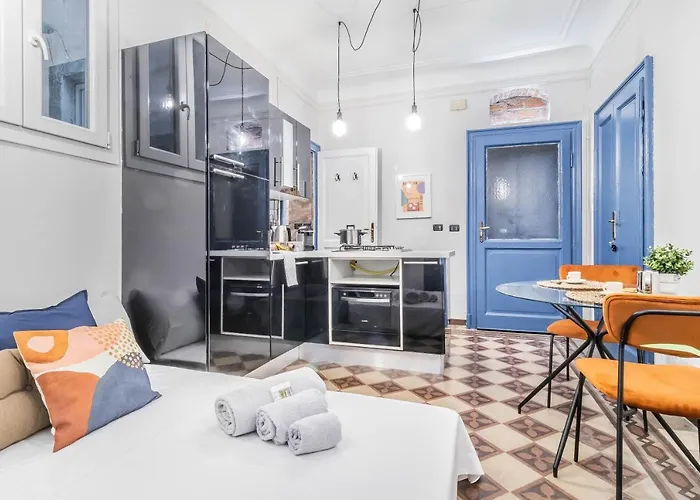 Apartmán Center Elegant Flat 4-pax - Metro M1 - Fast Wifi - Ac & Balcony Milán