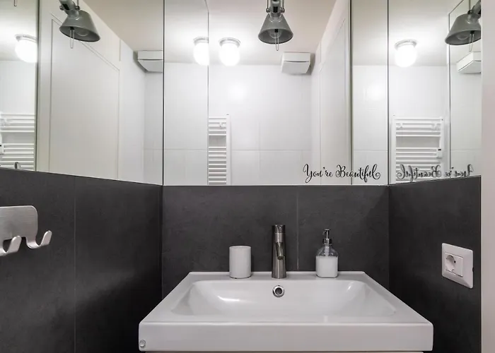 La Casa Colorata - Flats In - Bocconi * Milaan