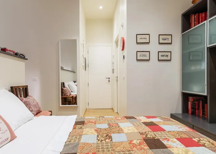 La Casa Colorata - Flats In - Bocconi * Milaan