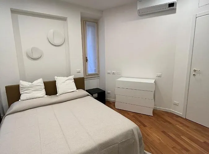 아파트 Casa Vercelli Delizioso Bilocale Moderno Nella Vecchia