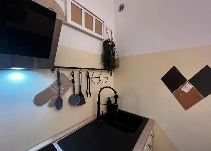 Regina Ai Navigli - Sky Tv, Wifi And Breakfast Box * 밀라노