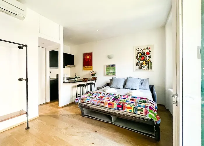 The Mundial - Bosco Verticale View * Milano