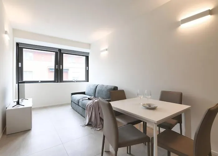 Hotel Contempora - Rosellini 6a *