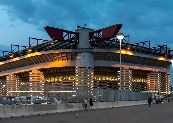 Life House-red San Siro & Duomo *
