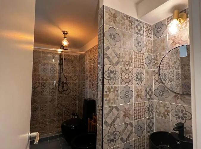 Regina Ai Navigli - Sky Tv, Wifi And Breakfast Box 아파트 밀라노