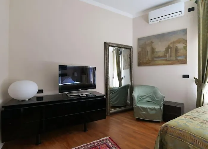 Large And Elegant In Missori Duomo *