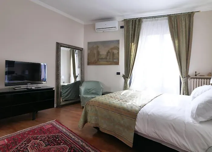 Large And Elegant In Missori Duomo * מילאנו