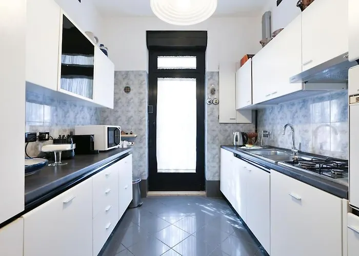 Large And Elegant In Missori Duomo מילאנו