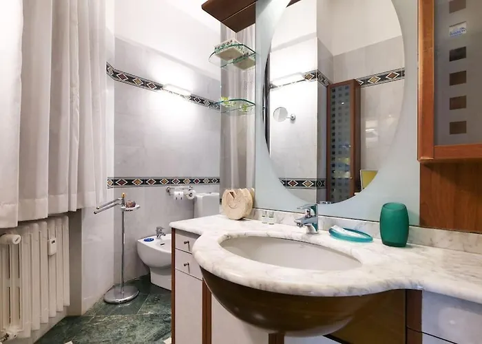 Large And Elegant In Missori Duomo דירה מילאנו