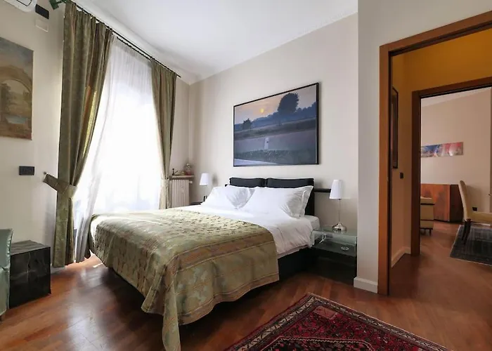 Large And Elegant In Missori Duomo * מילאנו