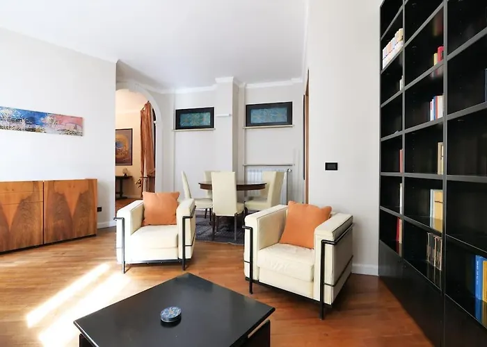 Large And Elegant In Missori Duomo מילאנו