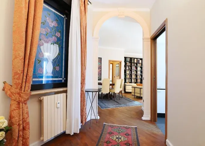 Large And Elegant In Missori Duomo *