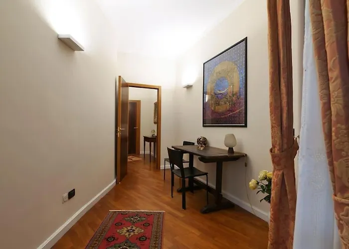 Large And Elegant In Missori Duomo מילאנו