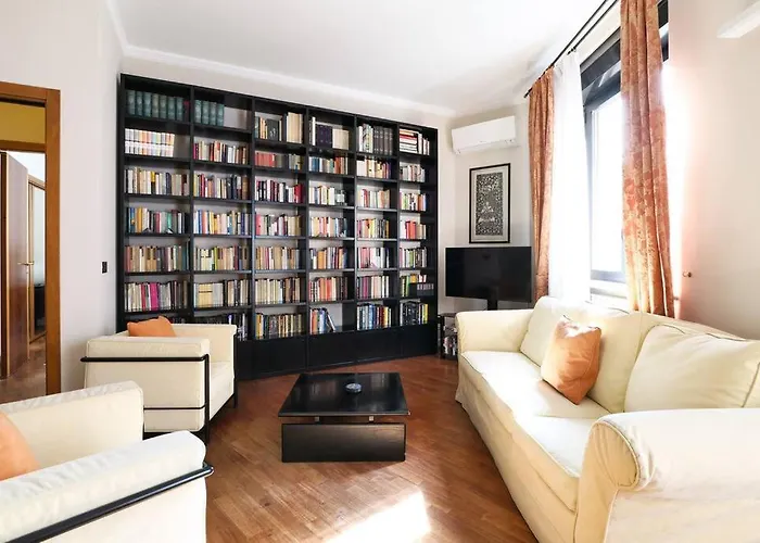 Large And Elegant In Missori Duomo * מילאנו