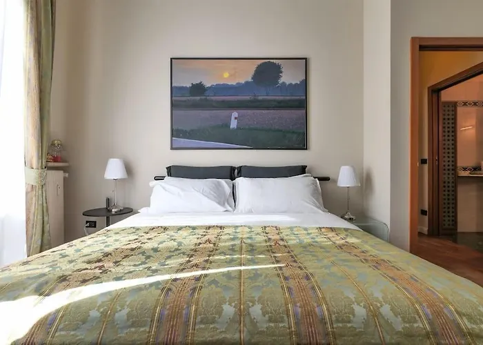 Large And Elegant In Missori Duomo *