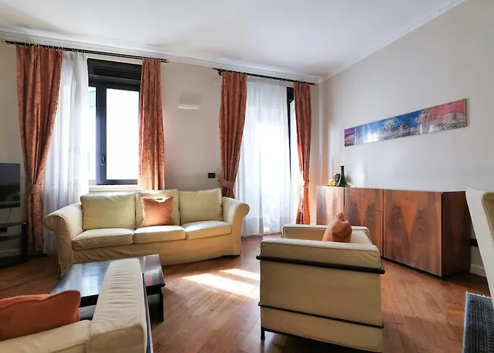 Large And Elegant In Missori Duomo דירה מילאנו