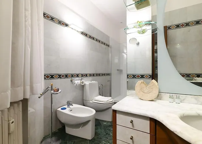 Large And Elegant In Missori Duomo * מילאנו