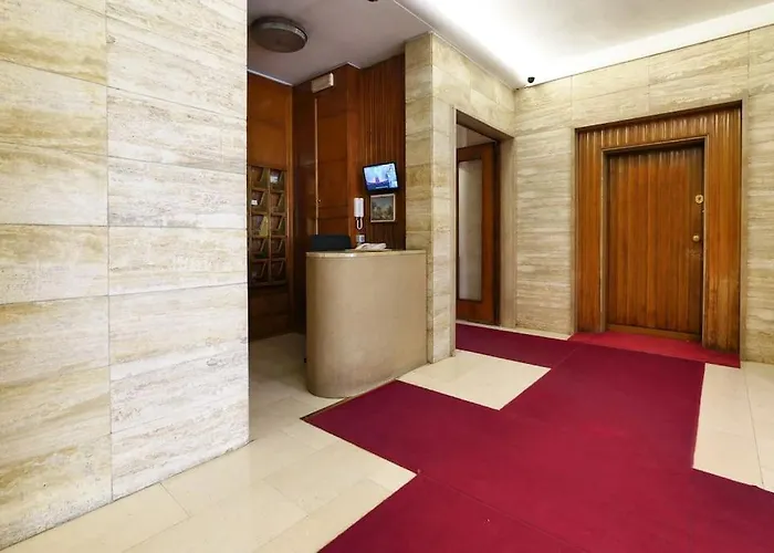 Large And Elegant In Missori Duomo