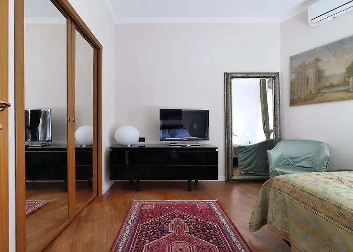 Large And Elegant In Missori Duomo * מילאנו