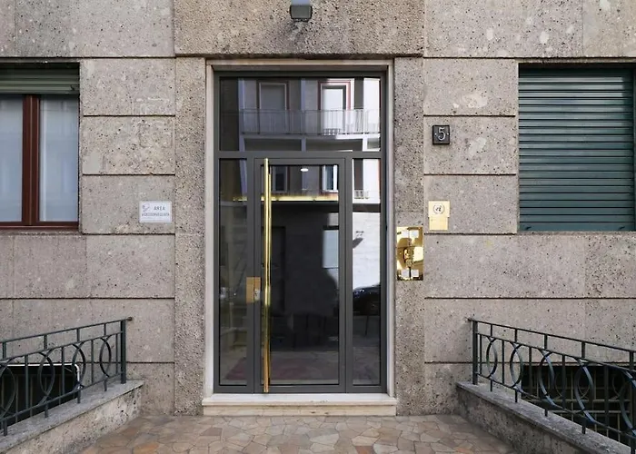 Large And Elegant In Missori Duomo דירה מילאנו