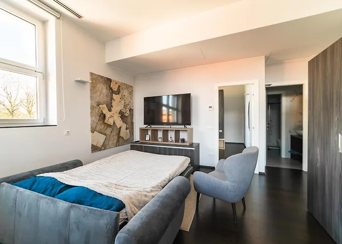 Design - Palestra E Parcheggio Privato *