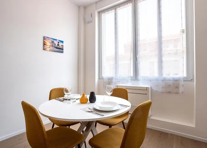 דירה Navigli - Center Modern Suite, Fast Wi-fi & Tram