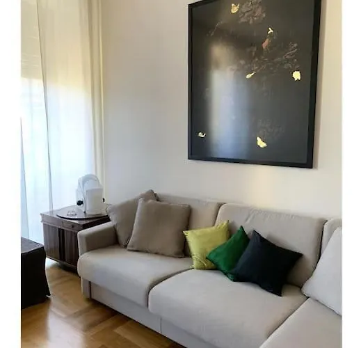 Elegant San Babila ,5 Minutes From Duomo *