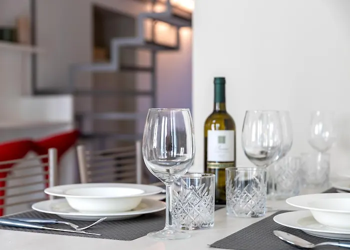 Navigli-duomo Exclusive Design Loft Su Due Piani Con Wifi Lägenhet